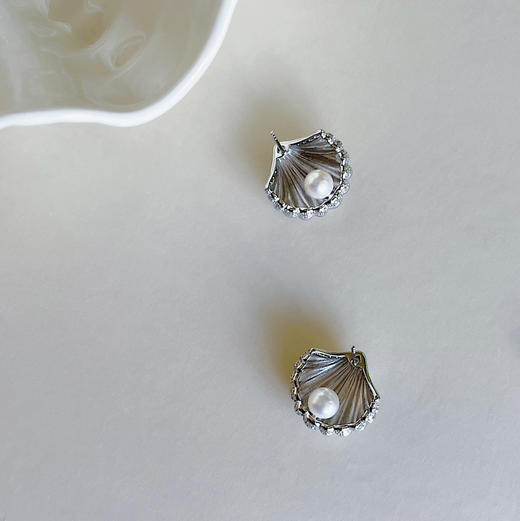 BY EVITA系列 18K镶钻石和淡水珍珠 耳钉 商品图1