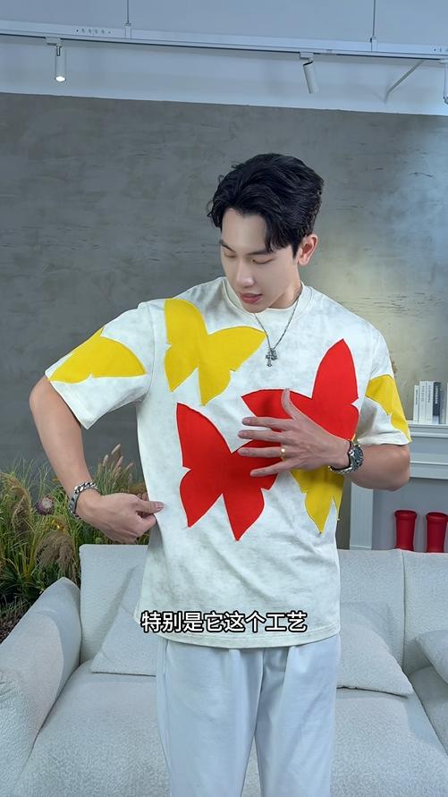 T4044夏季高级感新款男士潮牌撞色贴布蝴蝶设计短袖T恤满天星圆领上衣 商品图0