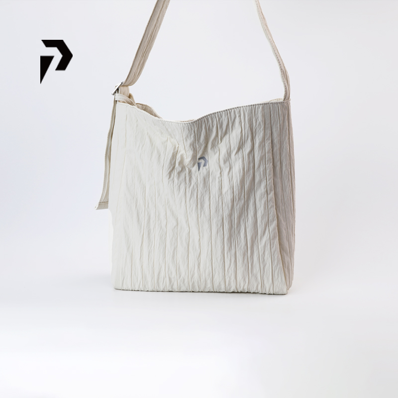 POPBASIC运动休闲斜挎包帆布百搭大容量