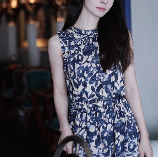 MAXM**A同款同款走秀款泼墨蓝白印花收腰连衣裙 商品图2