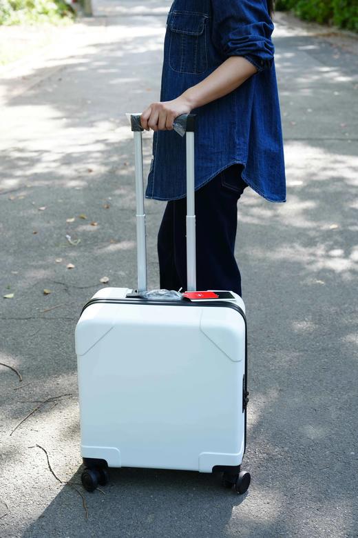 SWISSMILITARY瑞士军工行李箱瑞士百年高端户外品牌密码锁设计PC磨砂材质坚韧结实耐摔全铝拉杆静音万向轮丝滑流畅省劲基地直邮 商品图6