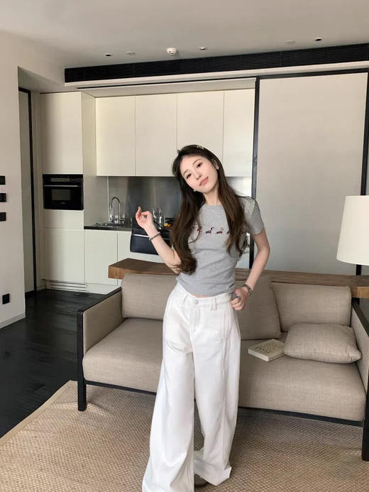 【高品质私服】【MG狗狗印花弹力短袖T恤】弹性十足却不紧绷，设计简约大方，辣妹出街必备款G1453-CC【无标出货 介意慎拍】 商品图3