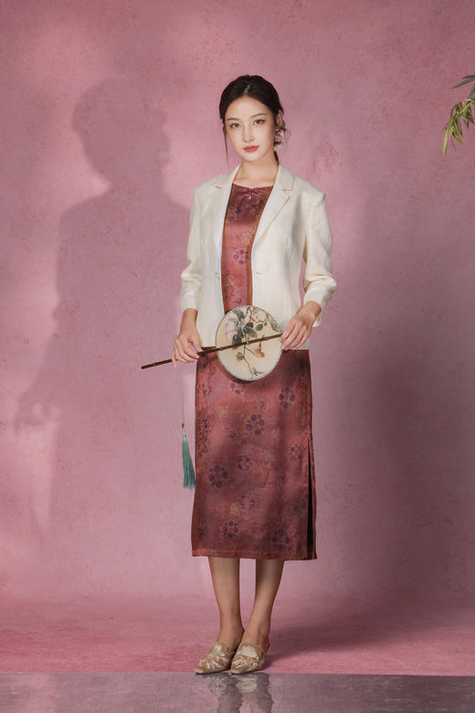 逸红颜明月优选#23姆米冰凉透孔罗提花红云纱连衣裙「情丝乐颜」橘霞佛赤衬得肌肤如玉~ 商品图11