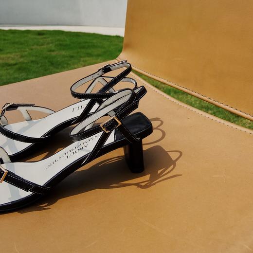 BIUCILI 原创设计非对称一字带凉鞋 商品图4