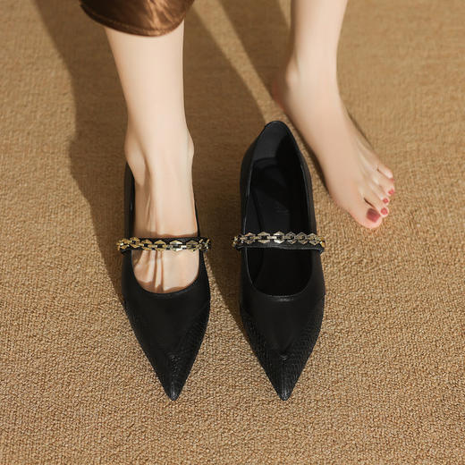 【预售5天】韩系尖头浅口链条单鞋女粗跟春秋新款一字带平底玛丽珍鞋真皮ZF&25158 商品图1