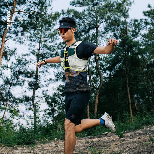 奥尼捷越野包嫩绿色轻量跑步登山徒步背包水袋背包10L (搭配杖包免费送，颜色随机) 商品图1