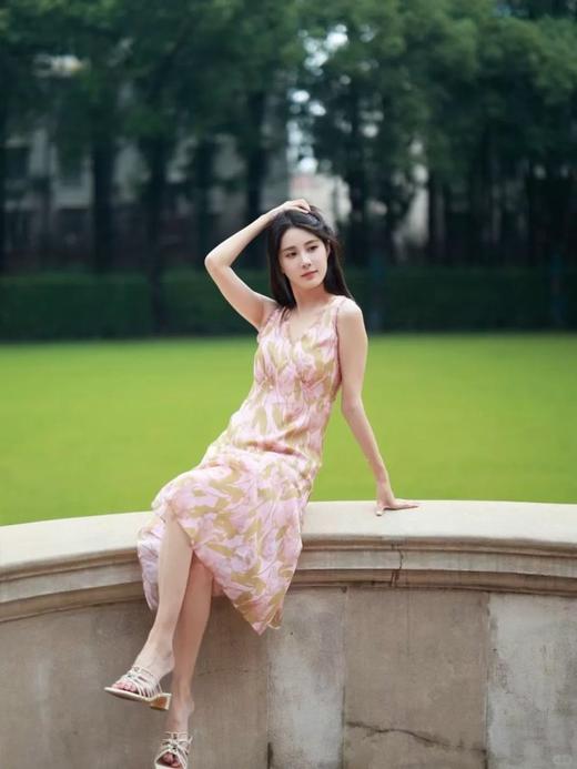 【高品质私服】【ZZ郁金香印花连衣裙】轻薄散气，爽滑细腻，贴合身体曲线的同时，又有着自然的垂坠感G1457-CC【无标出货 介意慎拍】 商品图6