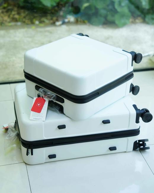 SWISSMILITARY瑞士军工行李箱瑞士百年高端户外品牌密码锁设计PC磨砂材质坚韧结实耐摔全铝拉杆静音万向轮丝滑流畅省劲基地直邮 商品图2