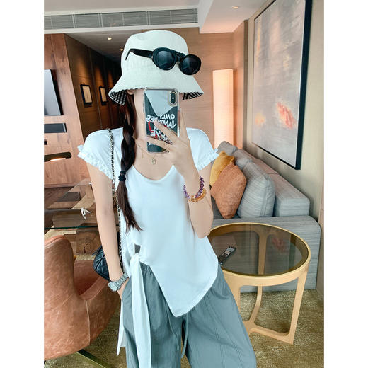 <曾小咸推荐>圆领木耳边设计绑绳收腰短袖T恤 商品图0