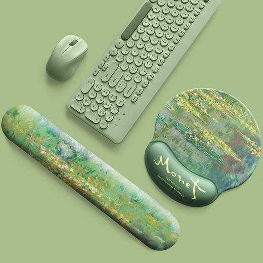 【办公也能艺术范🎨】莫奈睡莲手托&鼠标垫，细腻丝滑+记忆棉，守护你的手腕舒适每一天！ 商品图0