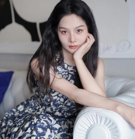 MAXM**A同款同款走秀款泼墨蓝白印花收腰连衣裙 商品图0