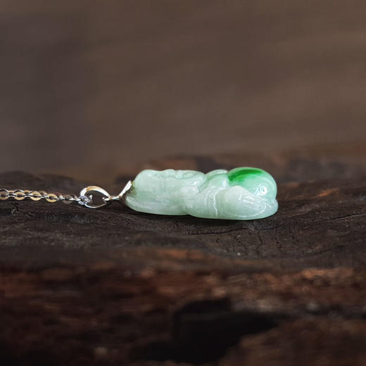 【天然正品】AU750白金镶天然细腻糯种白底飘阳绿佛公翡翠吊坠项链090425AH39 现售价：520(特价) 商品图6