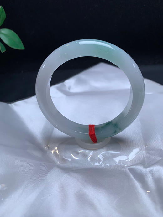 620394，57.3飘花手镯，糯冰底，整体干净清新，润润的 商品图3