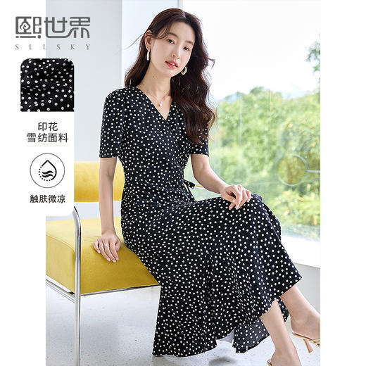 【专属特价】熙世界法式复古波点V领连衣裙夏季垂感气质优雅雪纺茶歇裙长裙 商品图0