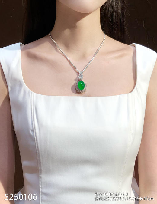 高冰艳绿蛋面吊坠【5250106】具体价格微信咨询 商品图4