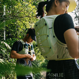 奥尼捷越野包嫩绿色轻量跑步登山徒步背包水袋背包10L (搭配杖包免费送，颜色随机)