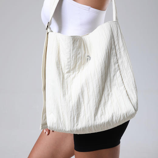 POPBASIC运动休闲斜挎包帆布百搭大容量 商品图1