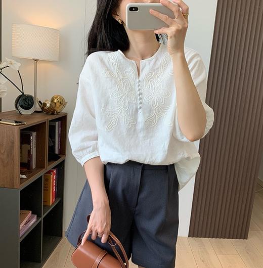 简约亚麻V领宽松精致刺绣花朵透气清爽苎麻衫 商品图10