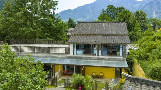 【彭州·422号院】 5房温泉私汤/泳池小院，可单房预定，中坝森林旁，夏季避暑耍水，K歌、地暖、儿童游玩滑滑梯、柴火灶、私房菜（春节可放烟花）YY 商品图0