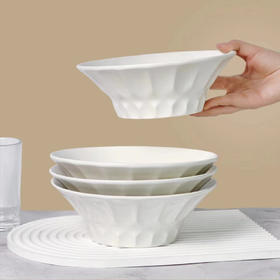 捡漏29.9💰️5个❗️只有1000组❗️英国百货订单出口→内销❗️白色餐具永远的神❗️ 🔴装什么都显贵❗️釉面温润，灼瓷【8英寸浮雕高脚水晶白瓷碗】 🔴沙拉、嗦粉、面条、小炒，家里使用率第一