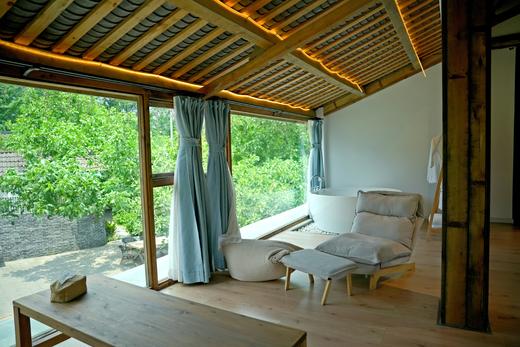 【彭州·422号院】 5房温泉私汤/泳池小院，可单房预定，中坝森林旁，夏季避暑耍水，K歌、地暖、儿童游玩滑滑梯、柴火灶、私房菜（春节可放烟花）YY 商品图9