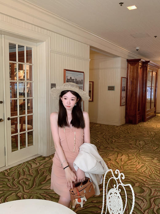 金蘑菇菇 肉肉/ 浪漫松弛娇俏感 纯欲风法式修身打底吊带连衣裙 商品图6