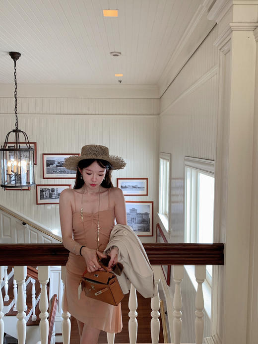 金蘑菇菇 肉肉/ 浪漫松弛娇俏感 纯欲风法式修身打底吊带连衣裙 商品图4