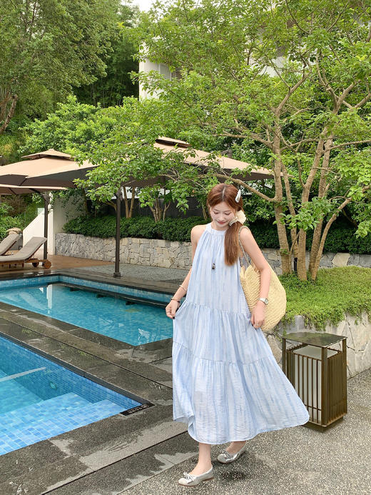 【折后再享2件88折】现货秒杀！微信打折价！挂脖连衣裙法式气质 日常219.99 立减90 秒杀129.99！ 商品图1