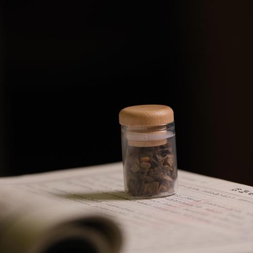 “添灯加财” 熏香炉套装（灯+3.5克海南蜜棋原材）以民国煤油灯为原型设计熏香炉，重现“隔火熏香”古法制香 商品图7