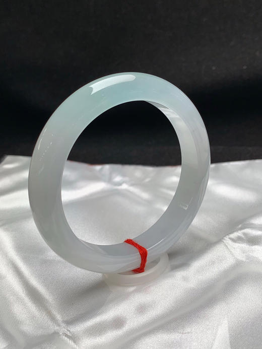 620400，58.7圈口，冰淡晴正圈平安镯，白底飘一截淡淡晴水色，冰透起光 商品图1