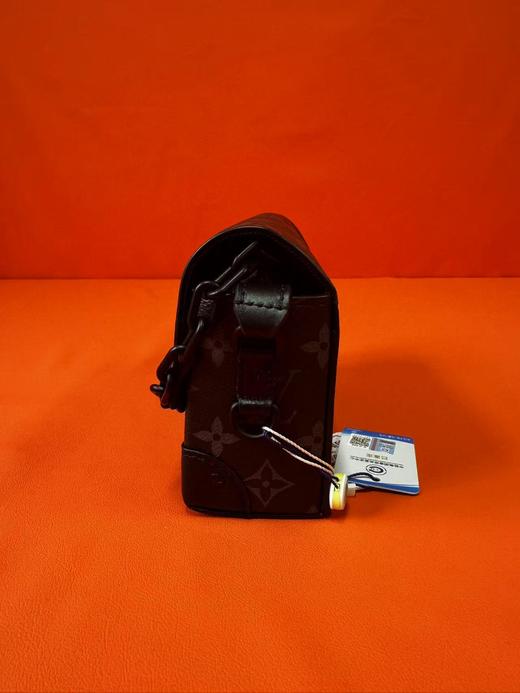 LOUIS VUITTON Steamer 经典老花印花锁扣元素可调节肩带 涂层帆布拼牛皮革饰边 盒子包单肩斜挎包 迷你 男款 黑色 商品图4
