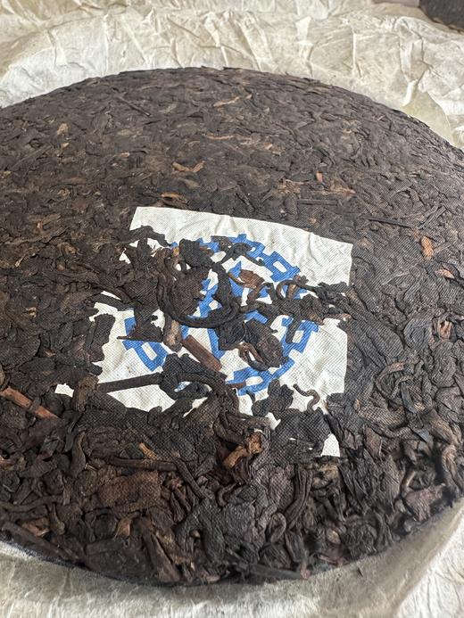 10月12日中午12点【重磅资源分享】【蓝印熟茶】仅限VIP2以上茶友购买，老古私藏好茶90年代蓝印熟茶，发烧友有福了，仓储费分享，狂欢吧茶友  357克/饼  7饼/提，建议多拍，数量不多 商品图4