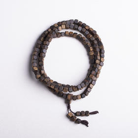 xy0423，5.5mm方形珠沉香108佛珠多圈手链