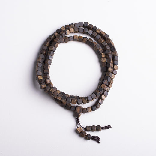 xy0423，5.5mm方形珠沉香108佛珠多圈手链 商品图0