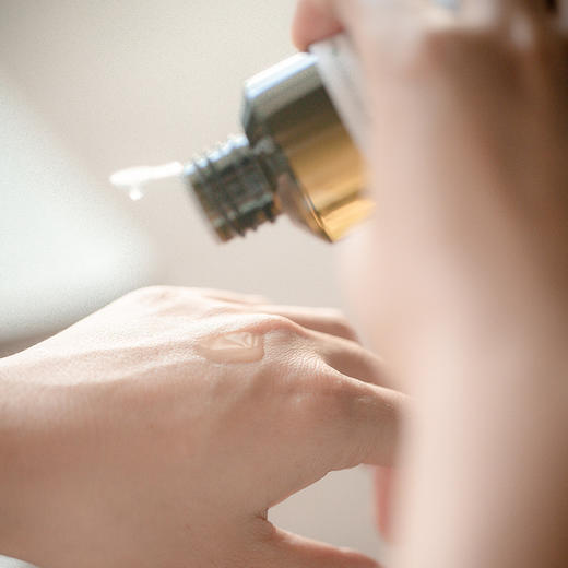 [买就送东陵玉刮痧板一块]胸部调理精油100ml | 气味芬芳。蕴含多种植物精华。呵护肌肤水润细腻按摩胸部复方精油 商品图1