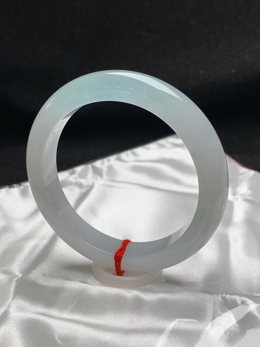 620400，58.7圈口，冰淡晴正圈平安镯，白底飘一截淡淡晴水色，冰透起光 商品图2