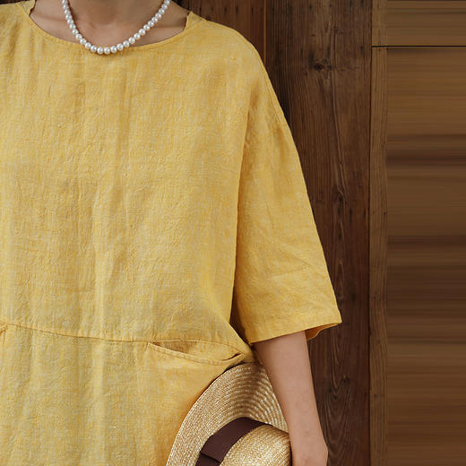 绽放旅行女386朵/【多巴胺系列】色织亚麻一字袋落肩中袖连衣裙女 商品图3