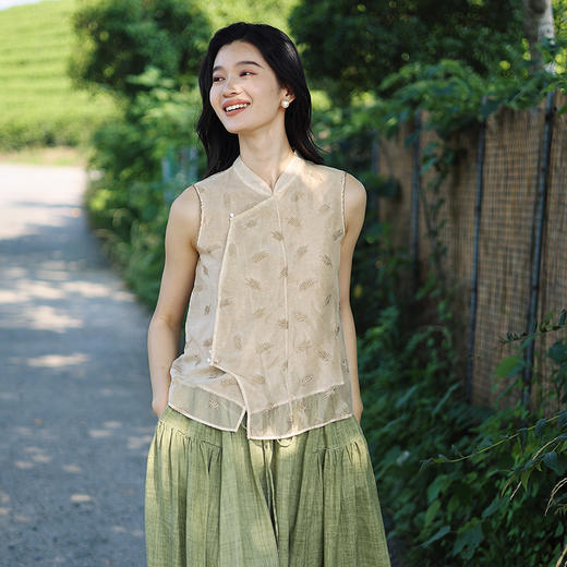 绽放379朵/多巴胺系列真丝欧根纱炒色小树叶刺绣新中式无袖马甲女 商品图1