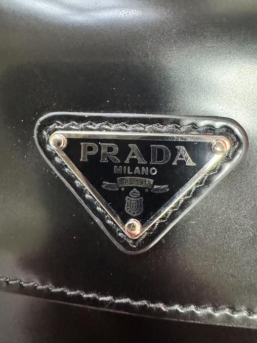 PRADA普拉达 Cleo Bag 复古无盖开口皮革 腋下包HOBO包单肩包手提包 中号  女款 黑色 商品图3
