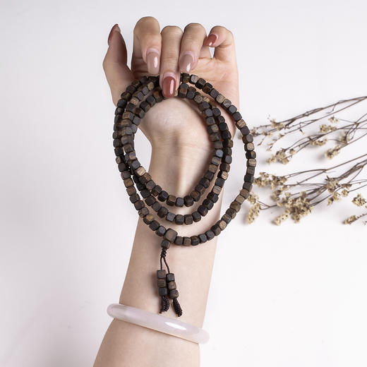 xy0423，5.5mm方形珠沉香108佛珠多圈手链 商品图6