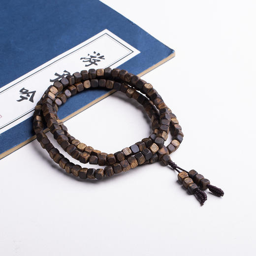 xy0423，5.5mm方形珠沉香108佛珠多圈手链 商品图4