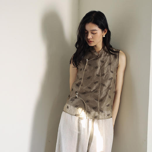 绽放379朵/多巴胺系列真丝欧根纱炒色小树叶刺绣新中式无袖马甲女 商品图2