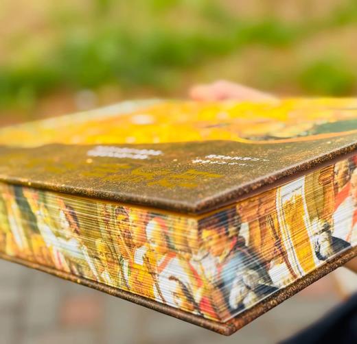 【专享5大赠礼】《蕞美世界名画》（刷边典藏版） 赠礼1：作者亲签+“莫奈花园”帆布袋1枚+新中式水墨画折扇1把+超震撼的“百人千幅”巨幅海报4张+精美藏书票1枚（4款随机送1张） 商品图10