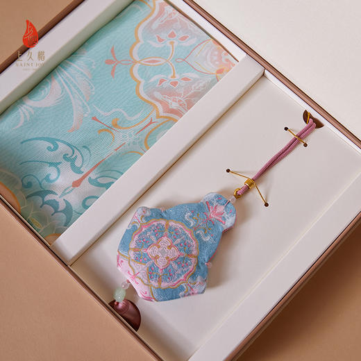 SAINTJOY/上久楷礼盒  清荷静涟  宋锦香囊SPS24J09 真丝方巾FJS24054 商品图2