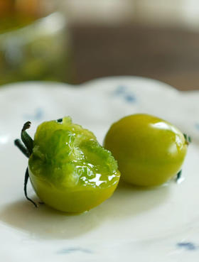 ✈️包邮到家，源自大凉山的阳光馈赠
每一颗青玉小番茄都饱含高原的纯净与甜美
咬下一口，感受自然的清新滋味，2.5斤/箱