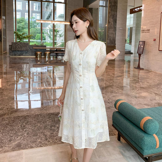 奢姿大码女装2025夏季减龄镂空温柔印花连衣裙胖妹妹时尚V领裙子9952890418 商品图1