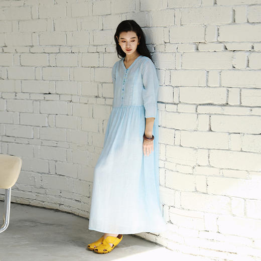 绽放382朵/【多巴胺系列】高支苎麻炒色半门襟七分袖长款连衣裙女 商品图0