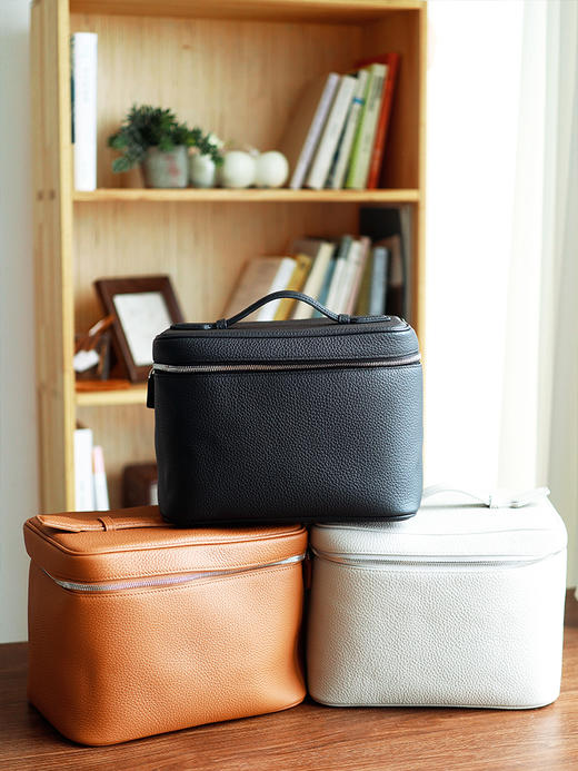 【巨能装的真皮化妆包】头层牛皮制作 小分队找了好久找到源头工厂制作 对标大牌品质  以后出门就带它就够了 湖州仓 商品图1