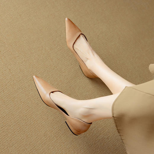 【预售5天】头层水洗牛皮通勤低跟单鞋，法式优雅尖头浅口侧空百搭舒适气质女鞋DB&M6387 商品图3