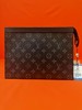 LOUIS VUITTON Pochette Voyage 经典老花满印拉链开合 涂层帆布 手拿包洗漱包中号男款 深灰色 商品缩略图1